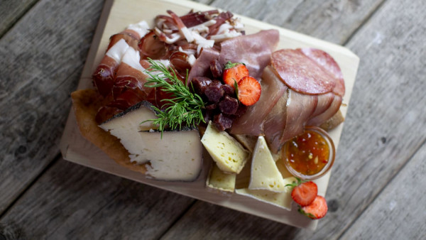 Südtiroler Marende: Speck, Wein und allerlei Gutes