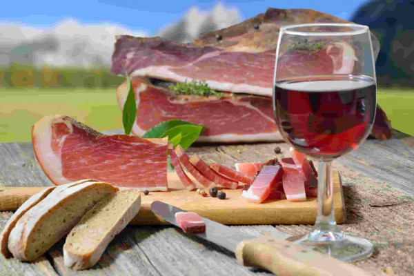 Il miglior vino da abbinare allo speck 
